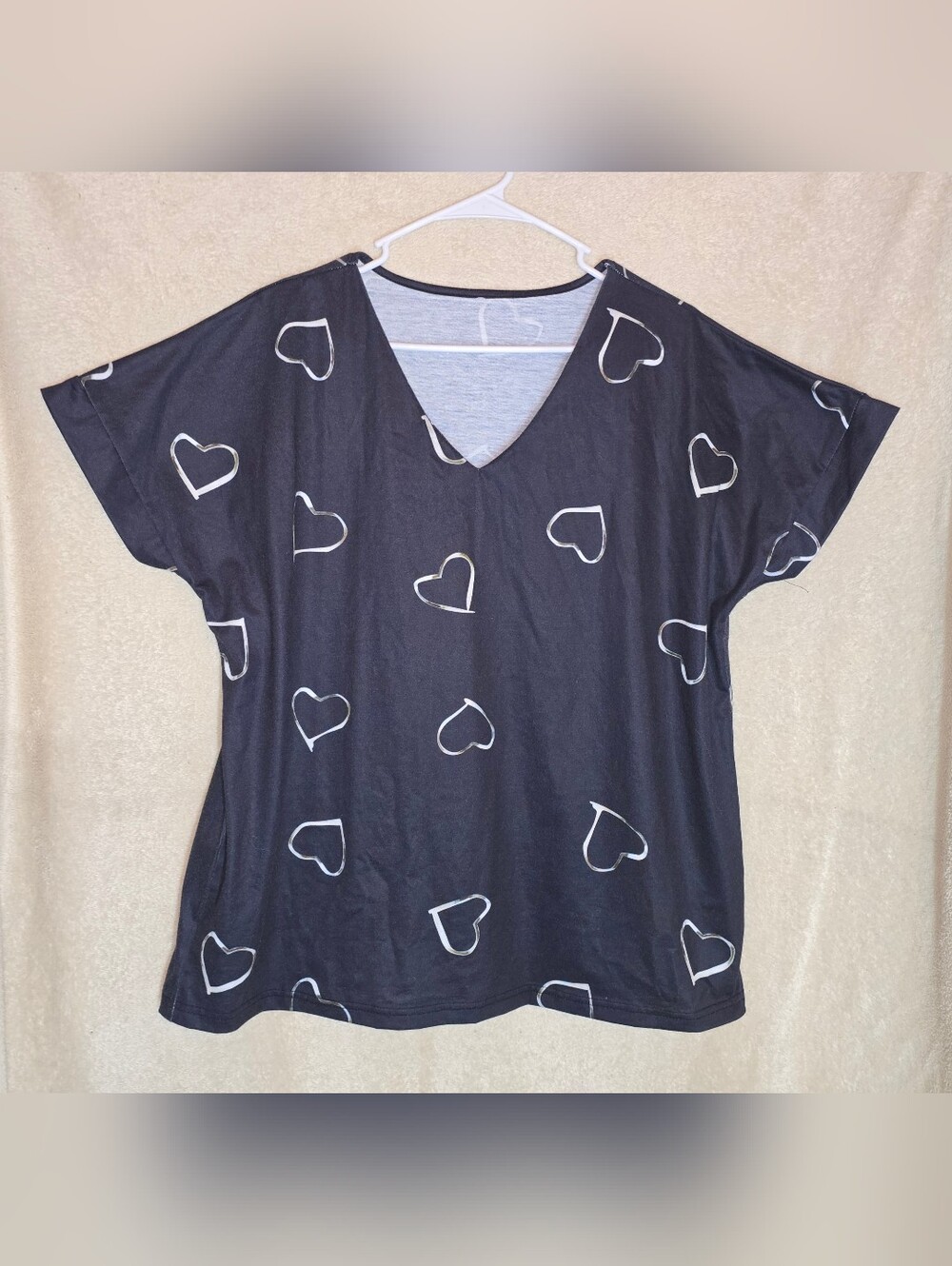 Black V-Neck T-Shirt White heart All Over Print Size 2XL